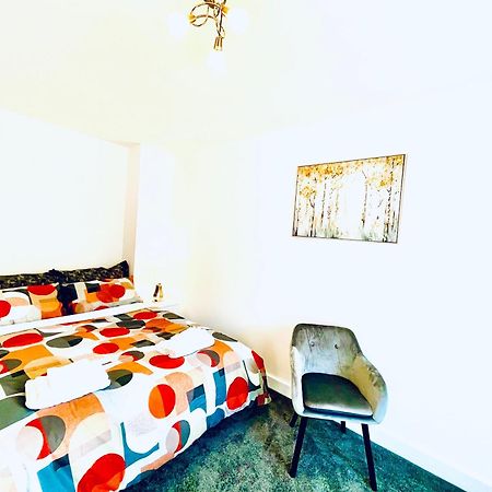 Ferienwohnung Modern Townhouse, Sleeps 4 With Parking Wakefield Exterior foto