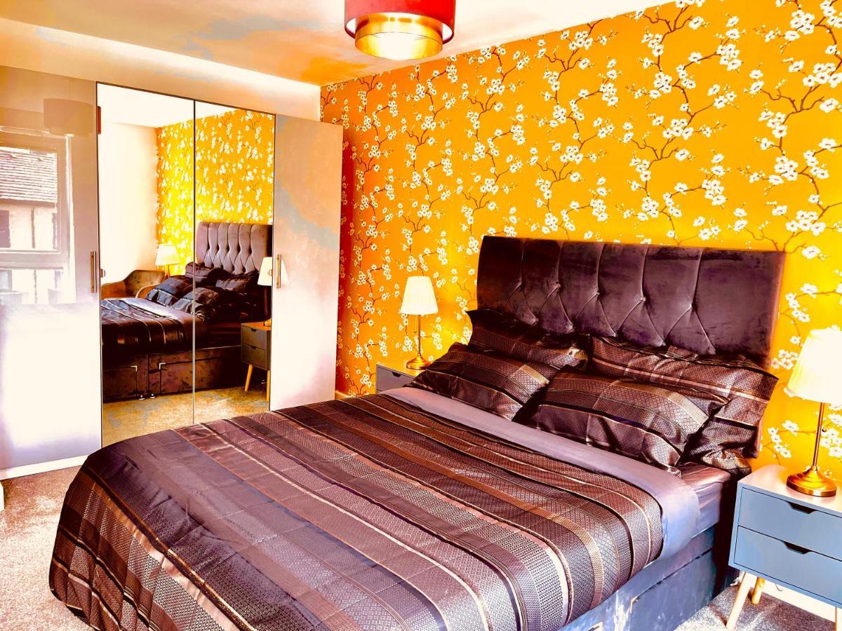 Ferienwohnung Modern Townhouse, Sleeps 4 With Parking Wakefield Exterior foto