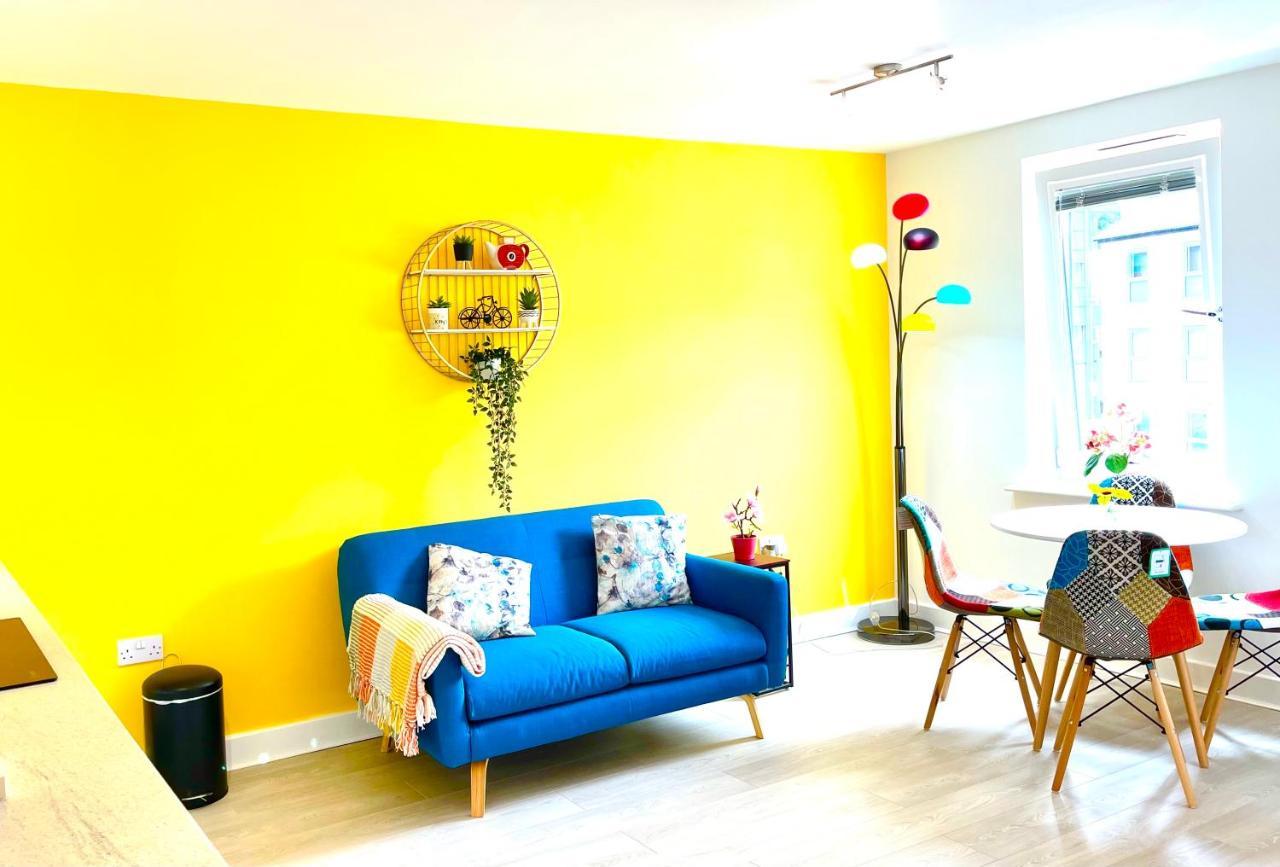 Ferienwohnung Modern Townhouse, Sleeps 4 With Parking Wakefield Exterior foto