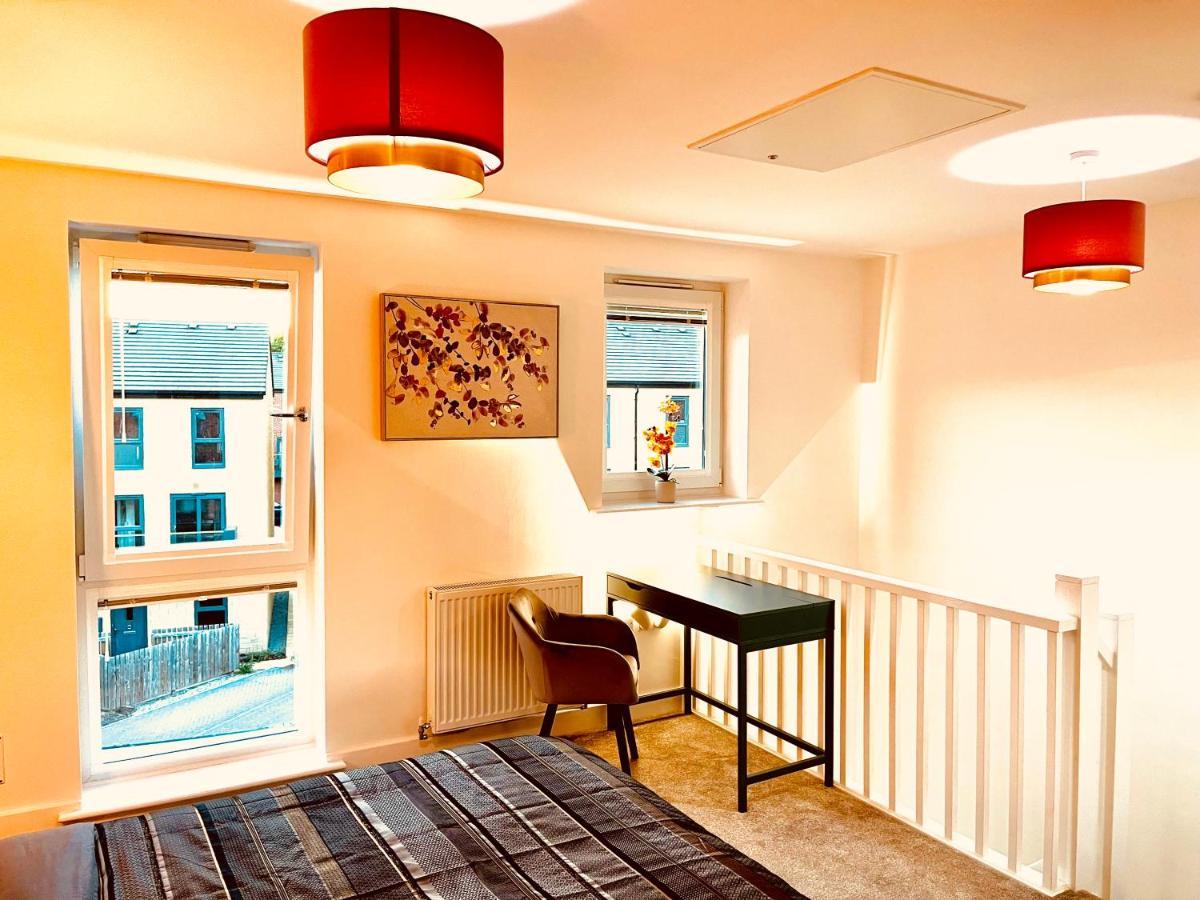 Ferienwohnung Modern Townhouse, Sleeps 4 With Parking Wakefield Exterior foto