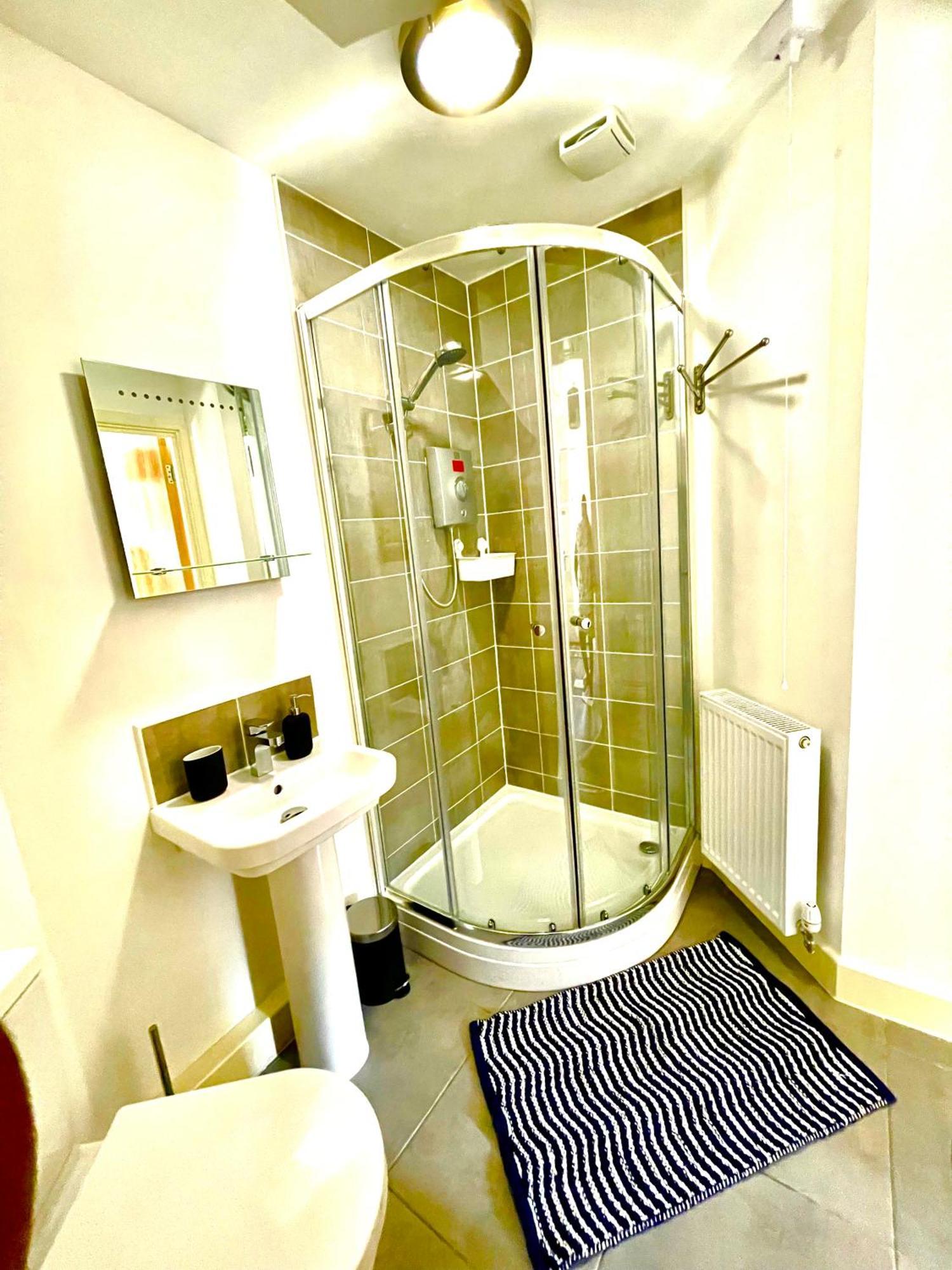 Ferienwohnung Modern Townhouse, Sleeps 4 With Parking Wakefield Exterior foto